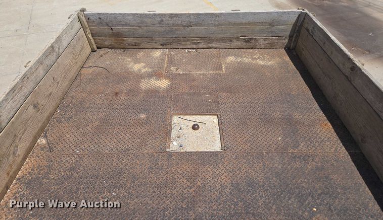 image for item ED2018 2006 Ford F450 Super Duty flatbed pickup truck