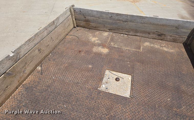 image for item ED2018 2006 Ford F450 Super Duty flatbed pickup truck