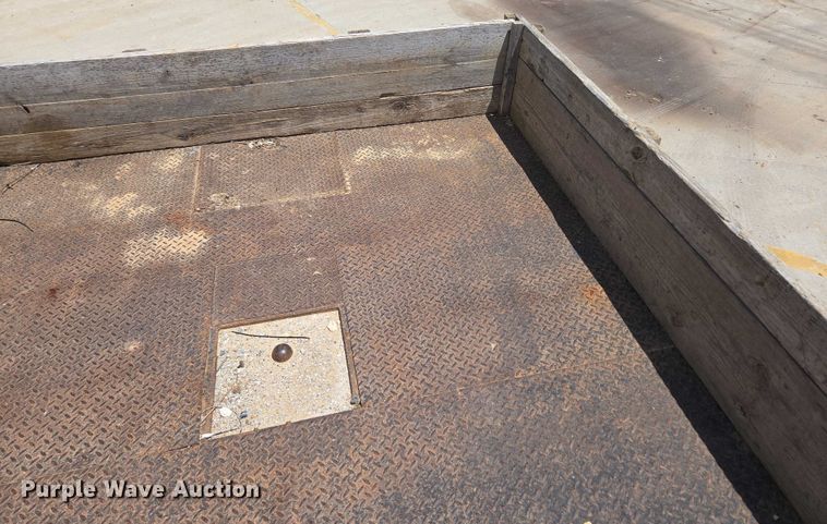 image for item ED2018 2006 Ford F450 Super Duty flatbed pickup truck