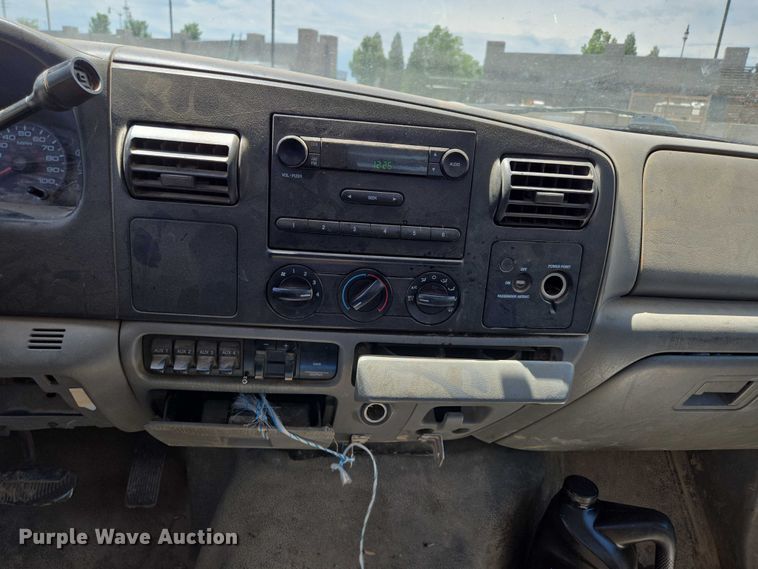 image for item ED2018 2006 Ford F450 Super Duty flatbed pickup truck