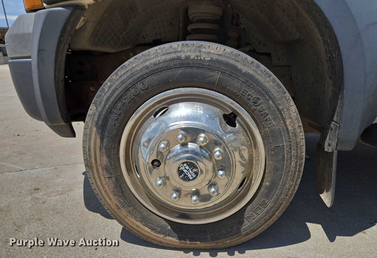 image for item ED2018 2006 Ford F450 Super Duty flatbed pickup truck