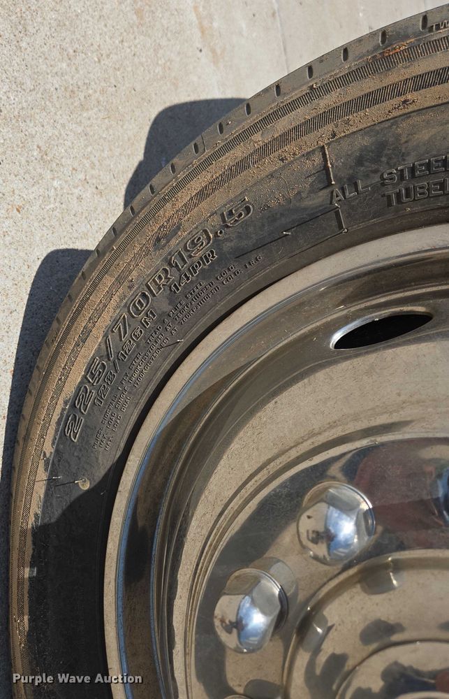 image for item ED2018 2006 Ford F450 Super Duty flatbed pickup truck