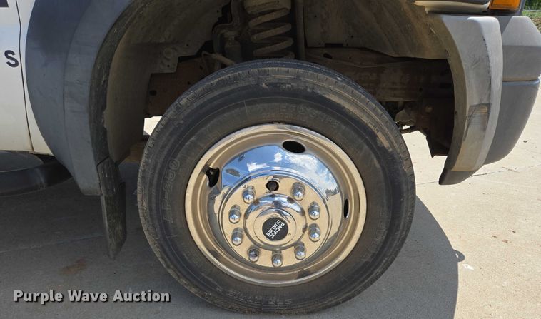 image for item ED2018 2006 Ford F450 Super Duty flatbed pickup truck