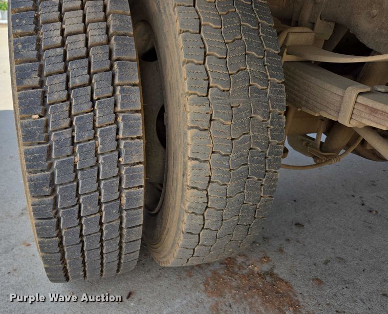 image for item ED2018 2006 Ford F450 Super Duty flatbed pickup truck