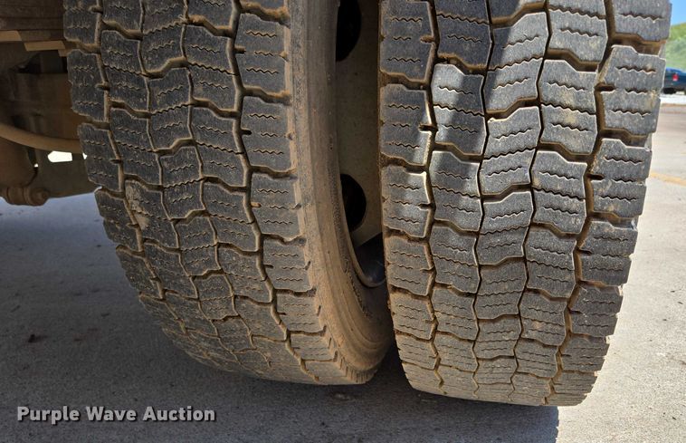 image for item ED2018 2006 Ford F450 Super Duty flatbed pickup truck