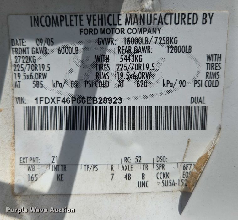 image for item ED2018 2006 Ford F450 Super Duty flatbed pickup truck