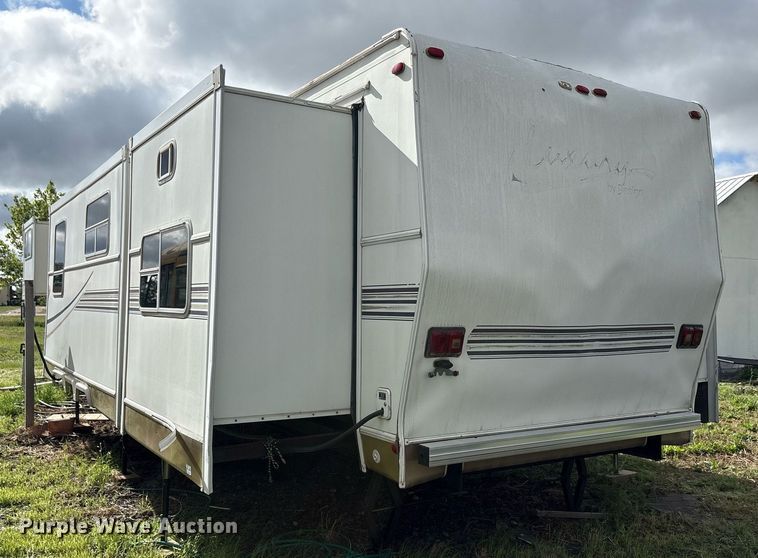 image for item EF3113 2004 Maxum camper