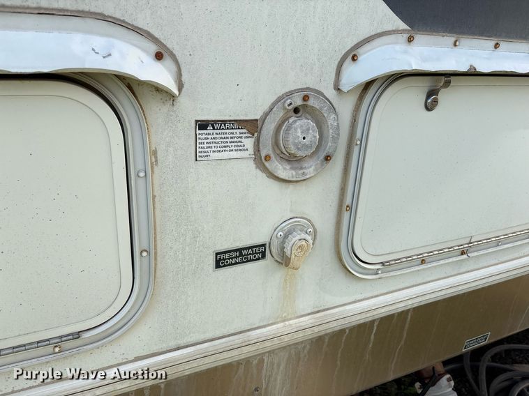 image for item EF3113 2004 Maxum camper