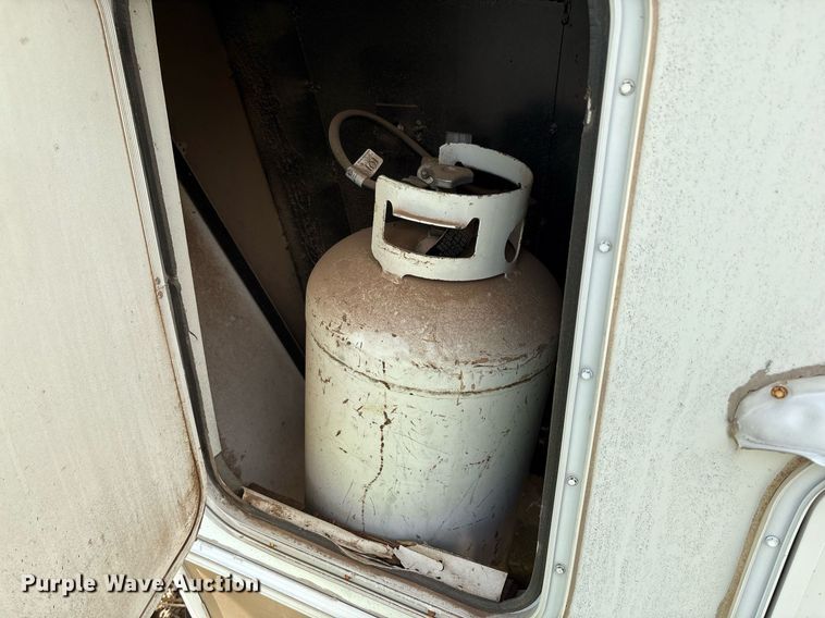 image for item EF3113 2004 Maxum camper