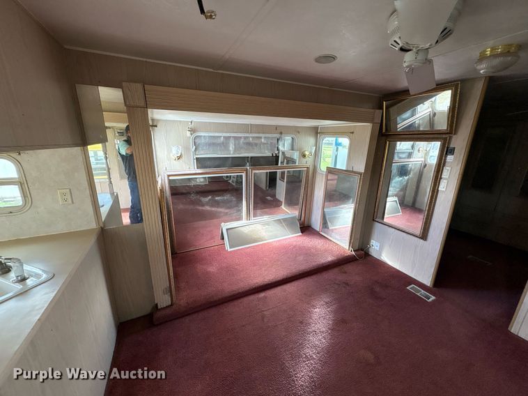 image for item EF3113 2004 Maxum camper