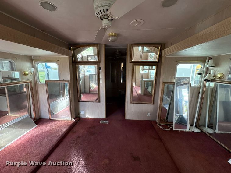 image for item EF3113 2004 Maxum camper