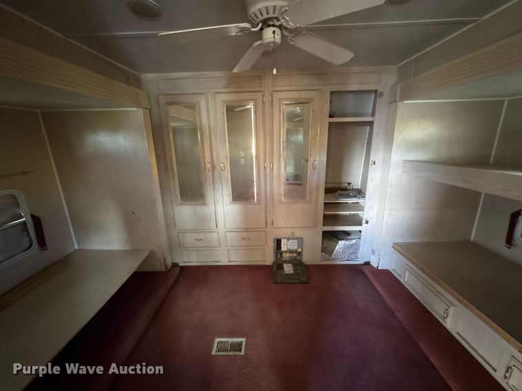 image for item EF3113 2004 Maxum camper