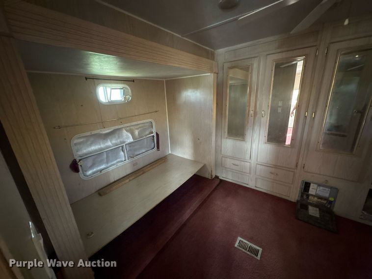 image for item EF3113 2004 Maxum camper