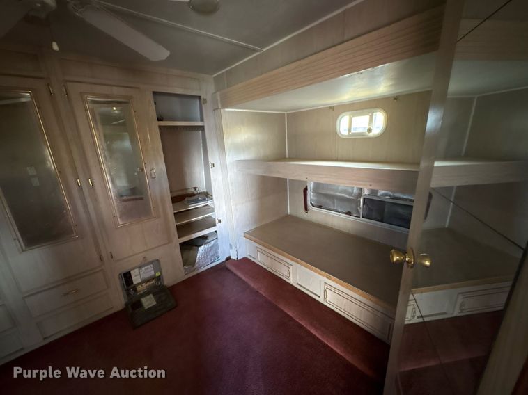 image for item EF3113 2004 Maxum camper