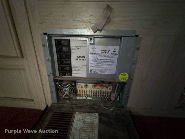 image for item EF3113 2004 Maxum camper