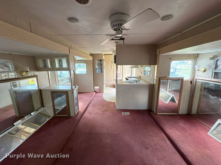 image for item EF3113 2004 Maxum camper