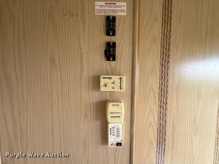 image for item EF3113 2004 Maxum camper