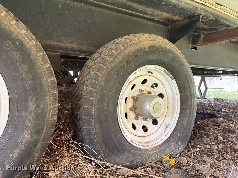 image for item EF3113 2004 Maxum camper