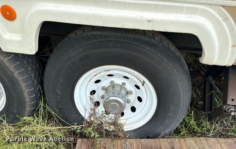 image for item EF3113 2004 Maxum camper