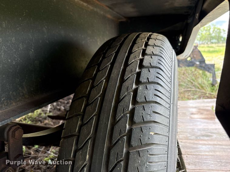 image for item EF3113 2004 Maxum camper