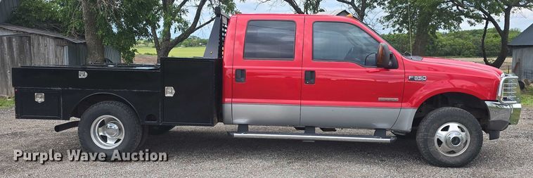 image for item EF3530 2004 Ford F350 Super Duty XLT Crew Cab flatbed pickup truck