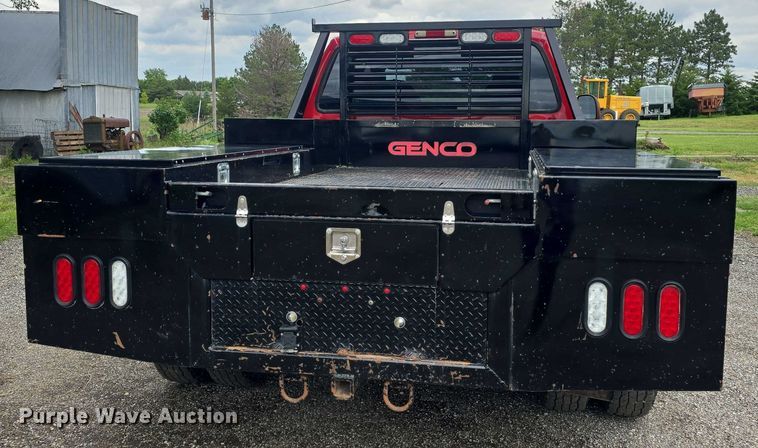 image for item EF3530 2004 Ford F350 Super Duty XLT Crew Cab flatbed pickup truck