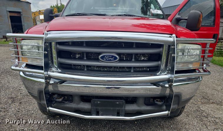 image for item EF3530 2004 Ford F350 Super Duty XLT Crew Cab flatbed pickup truck