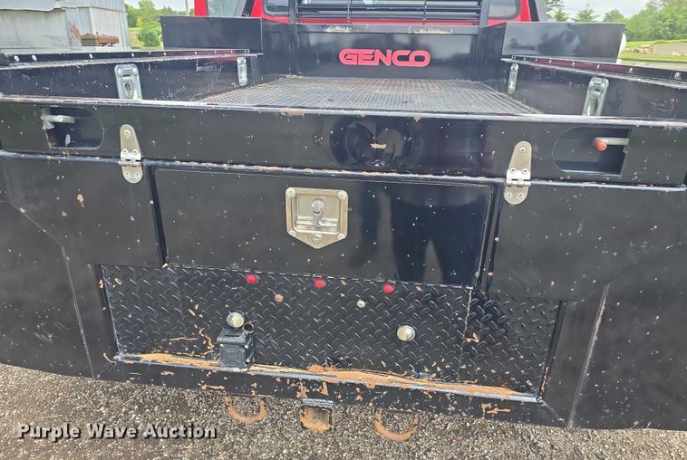 image for item EF3530 2004 Ford F350 Super Duty XLT Crew Cab flatbed pickup truck