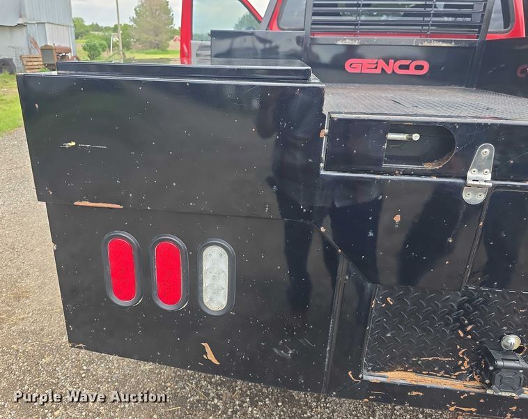 image for item EF3530 2004 Ford F350 Super Duty XLT Crew Cab flatbed pickup truck