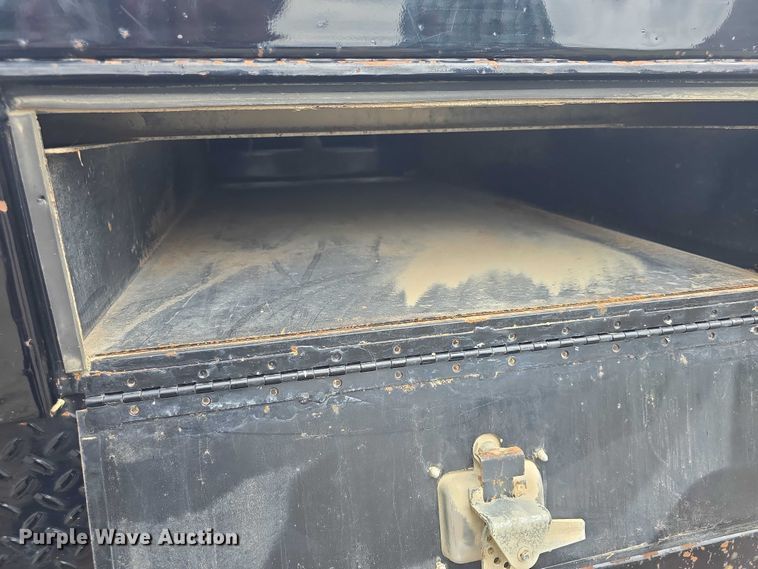 image for item EF3530 2004 Ford F350 Super Duty XLT Crew Cab flatbed pickup truck