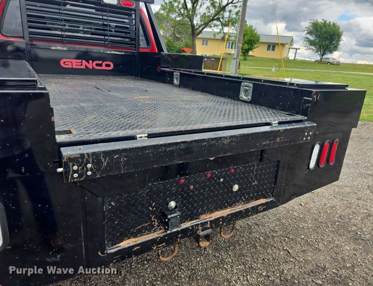 image for item EF3530 2004 Ford F350 Super Duty XLT Crew Cab flatbed pickup truck