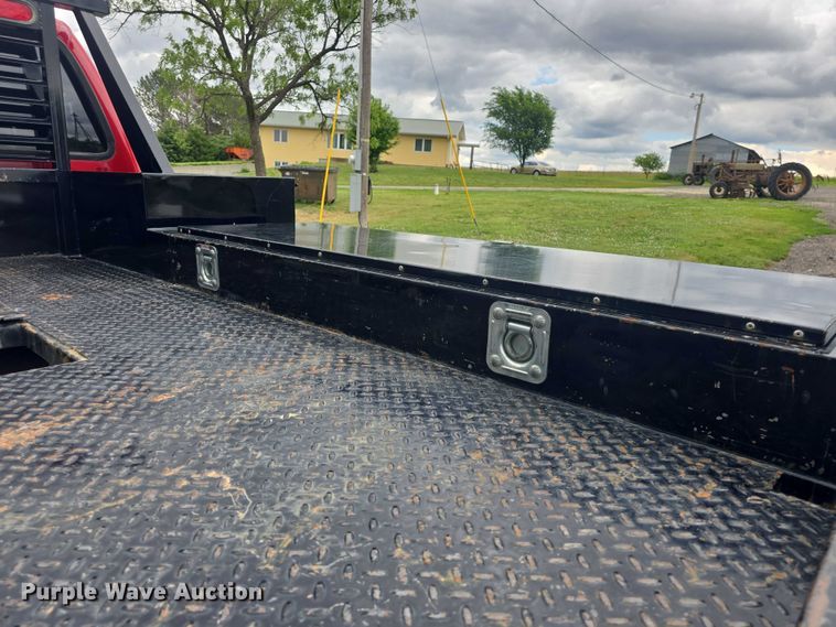 image for item EF3530 2004 Ford F350 Super Duty XLT Crew Cab flatbed pickup truck