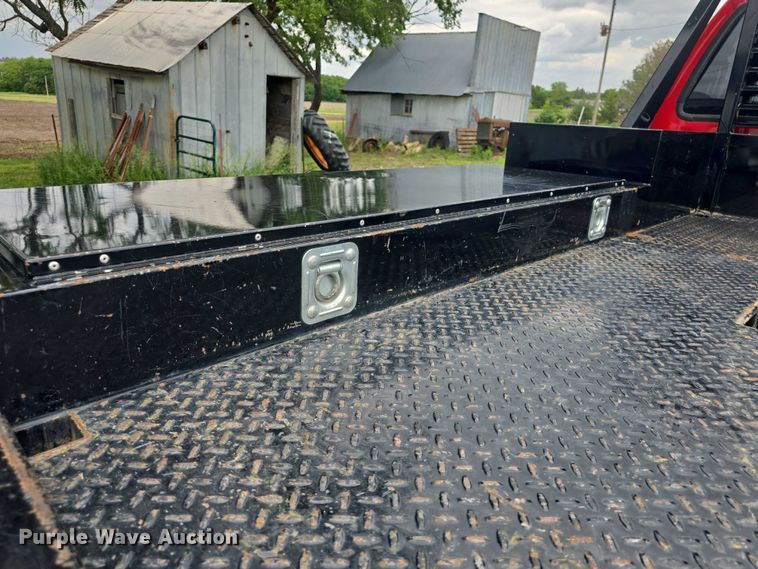 image for item EF3530 2004 Ford F350 Super Duty XLT Crew Cab flatbed pickup truck