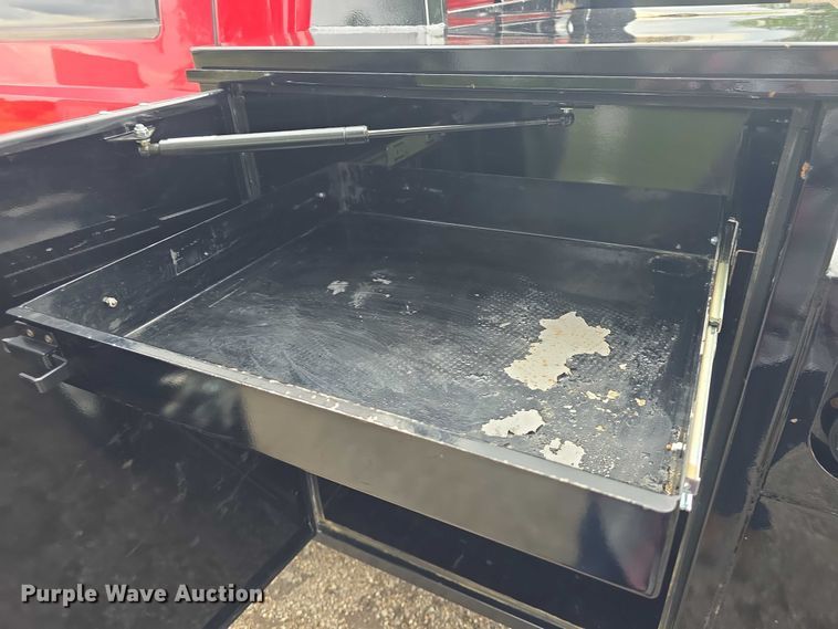 image for item EF3530 2004 Ford F350 Super Duty XLT Crew Cab flatbed pickup truck