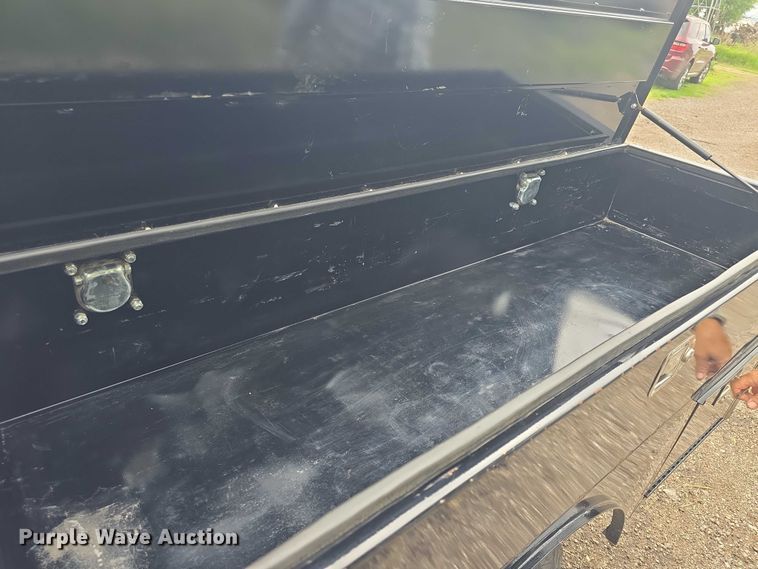 image for item EF3530 2004 Ford F350 Super Duty XLT Crew Cab flatbed pickup truck