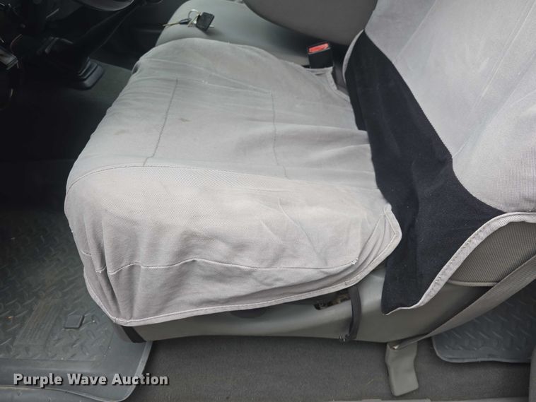 image for item EF3530 2004 Ford F350 Super Duty XLT Crew Cab flatbed pickup truck