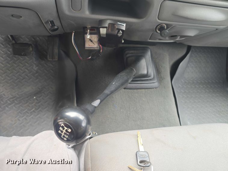 image for item EF3530 2004 Ford F350 Super Duty XLT Crew Cab flatbed pickup truck