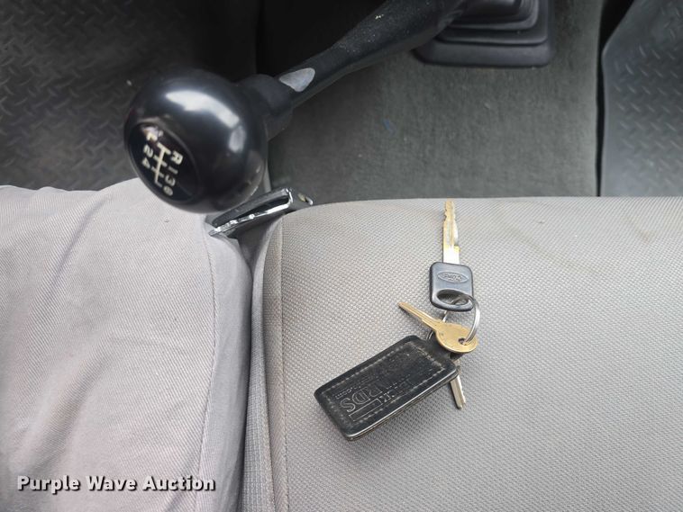 image for item EF3530 2004 Ford F350 Super Duty XLT Crew Cab flatbed pickup truck