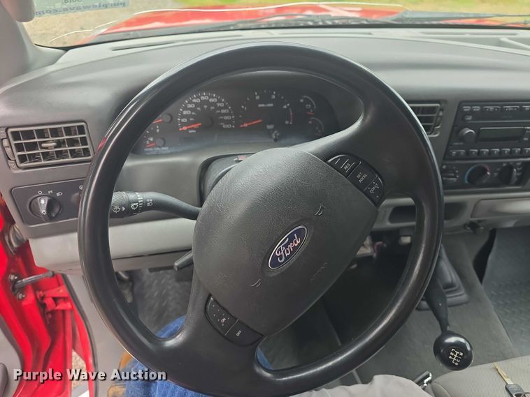 image for item EF3530 2004 Ford F350 Super Duty XLT Crew Cab flatbed pickup truck