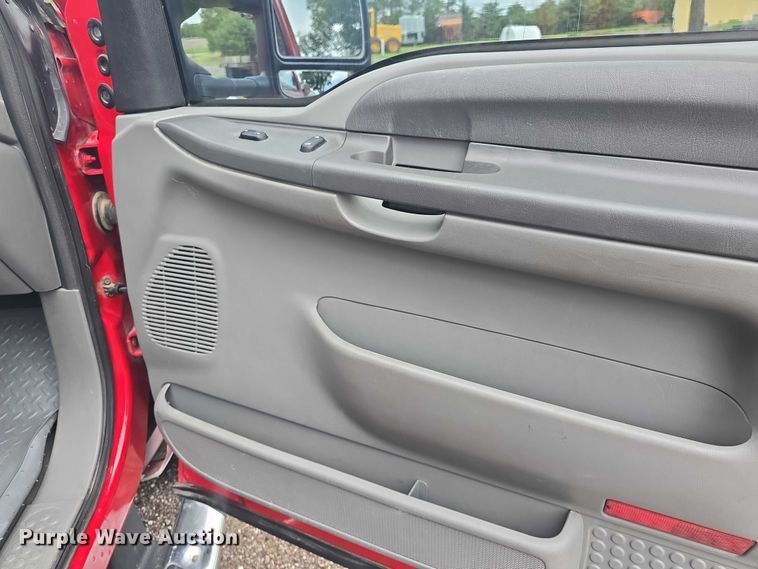 image for item EF3530 2004 Ford F350 Super Duty XLT Crew Cab flatbed pickup truck