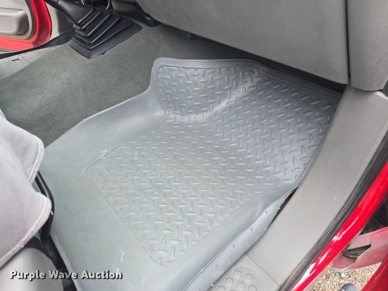 image for item EF3530 2004 Ford F350 Super Duty XLT Crew Cab flatbed pickup truck