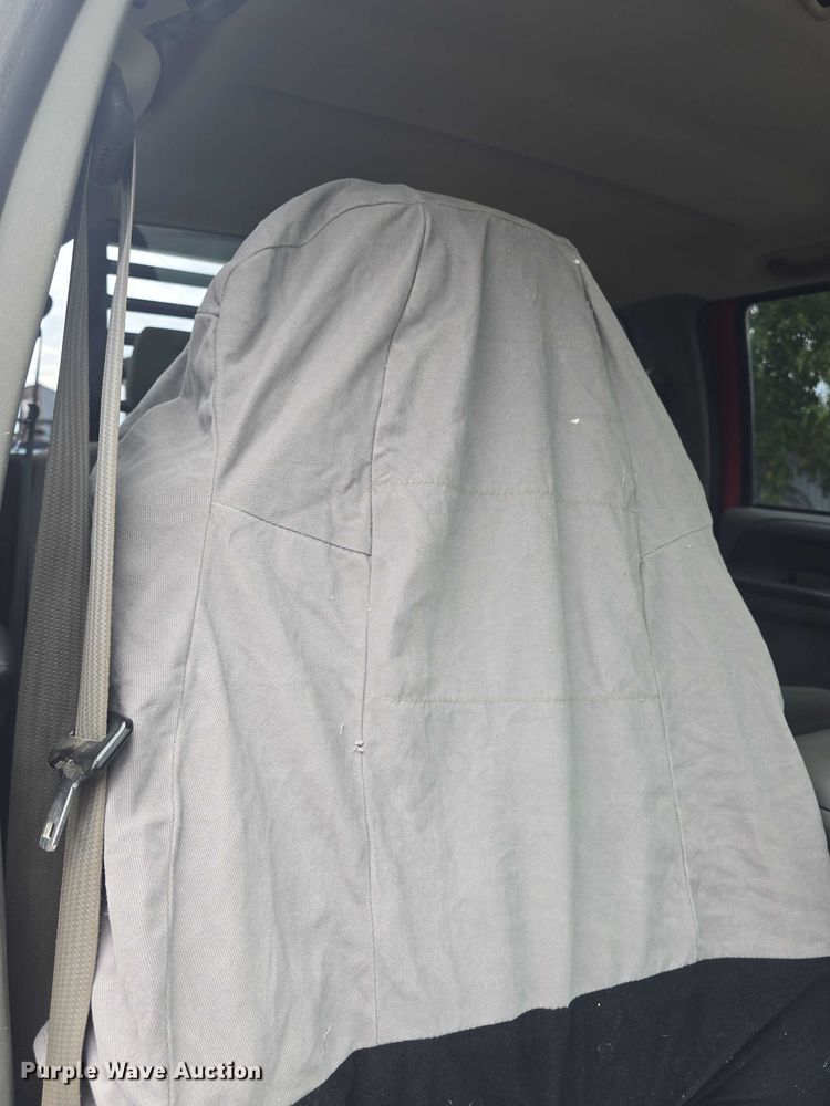 image for item EF3530 2004 Ford F350 Super Duty XLT Crew Cab flatbed pickup truck