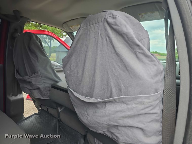 image for item EF3530 2004 Ford F350 Super Duty XLT Crew Cab flatbed pickup truck