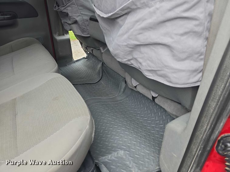 image for item EF3530 2004 Ford F350 Super Duty XLT Crew Cab flatbed pickup truck