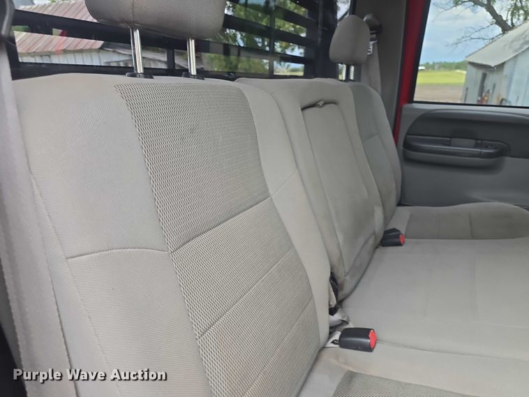 image for item EF3530 2004 Ford F350 Super Duty XLT Crew Cab flatbed pickup truck