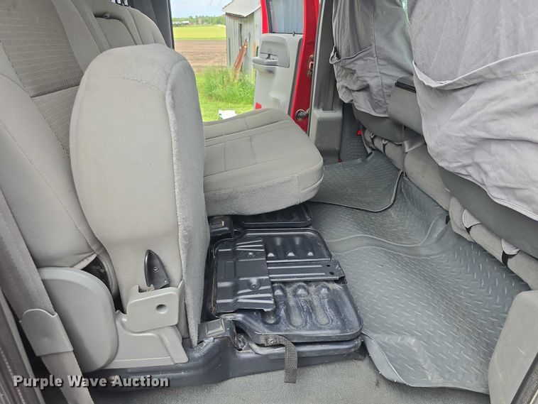 image for item EF3530 2004 Ford F350 Super Duty XLT Crew Cab flatbed pickup truck