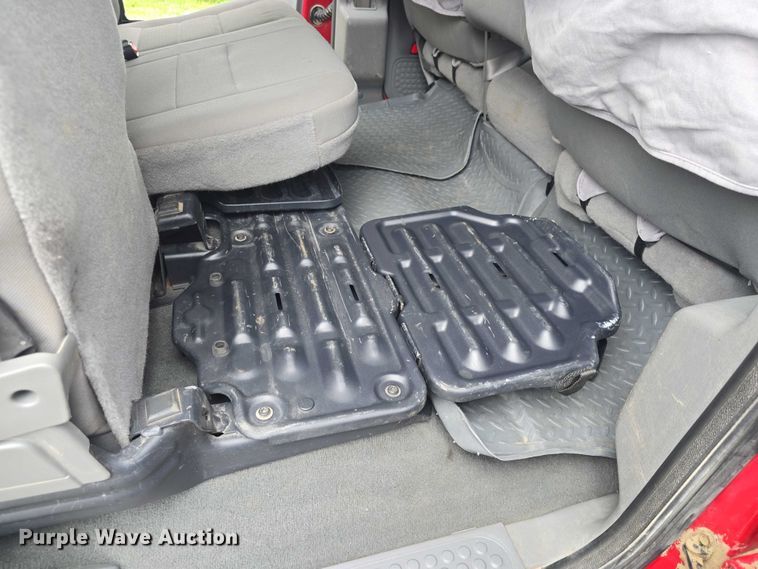 image for item EF3530 2004 Ford F350 Super Duty XLT Crew Cab flatbed pickup truck