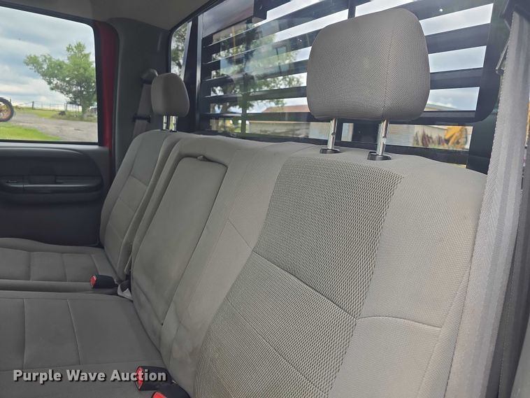 image for item EF3530 2004 Ford F350 Super Duty XLT Crew Cab flatbed pickup truck