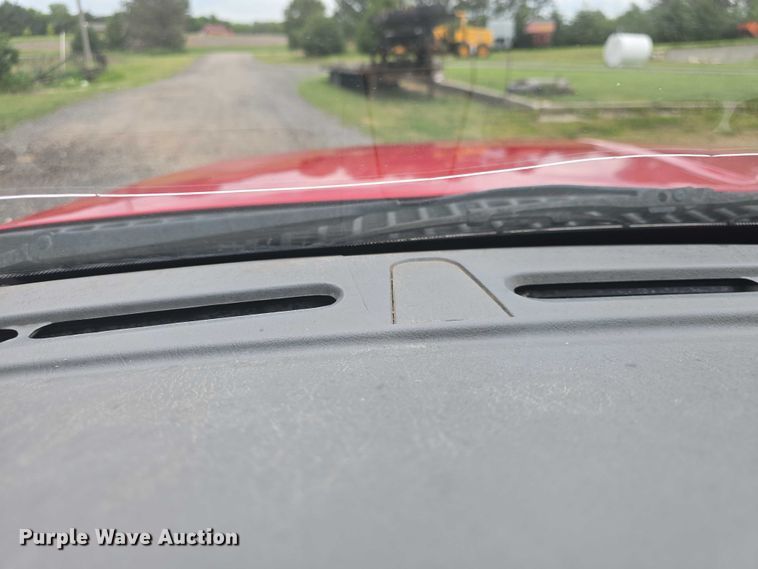 image for item EF3530 2004 Ford F350 Super Duty XLT Crew Cab flatbed pickup truck