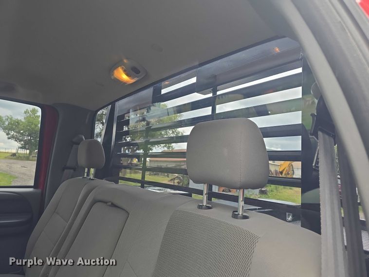 image for item EF3530 2004 Ford F350 Super Duty XLT Crew Cab flatbed pickup truck